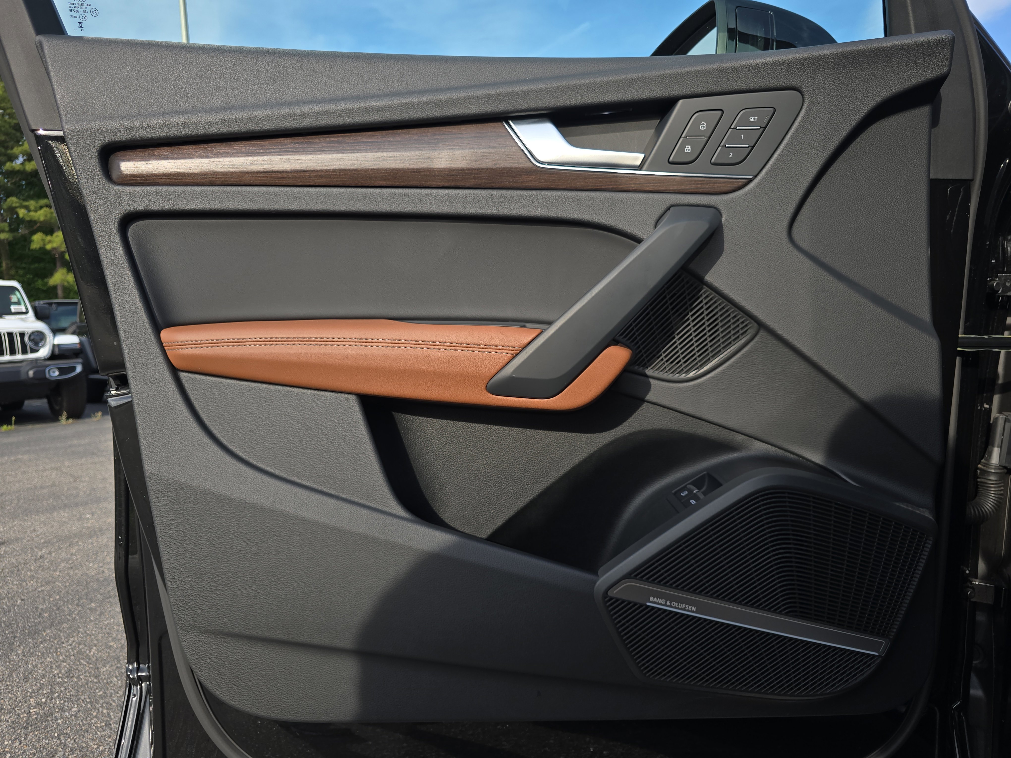 Used 2025 Audi Q5 e Premium Plus w/ Premium Plus Package image 27