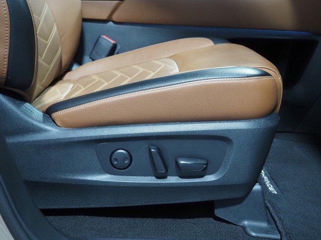 Used 2024 Nissan Pathfinder Platinum FWD image 71