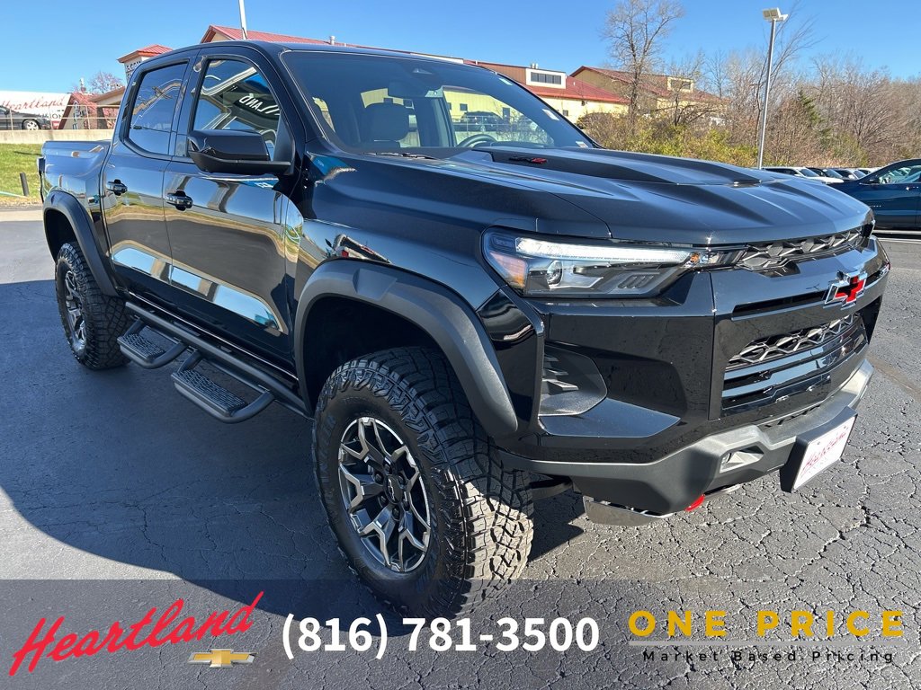 Used 2024 Chevrolet Colorado ZR2 w/ ZR2 Convenience Package III image 3