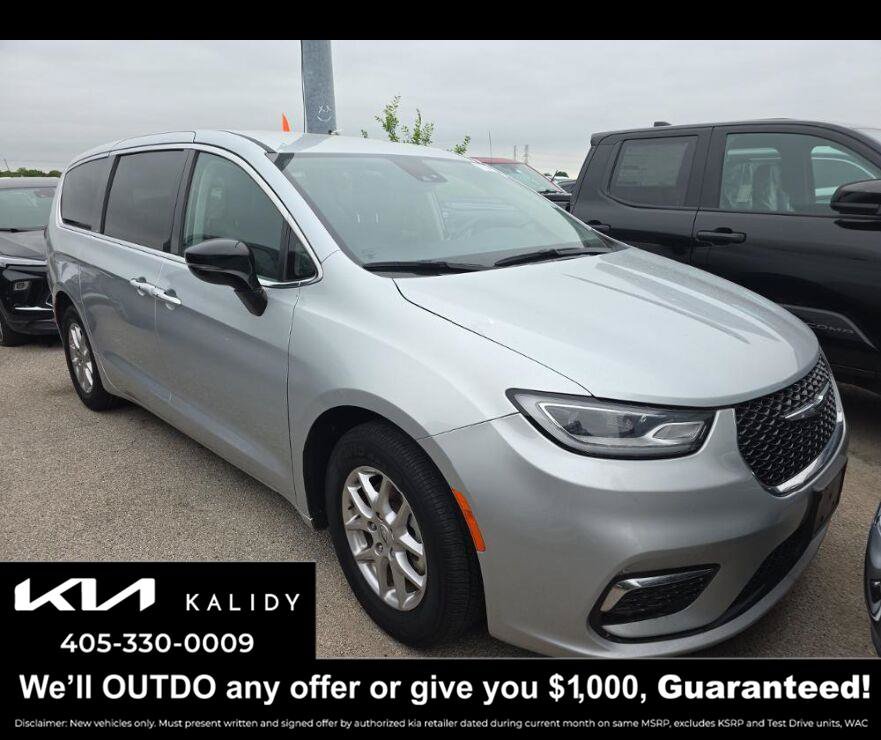 Used 2024 Chrysler Pacifica Touring-L FWD image 1