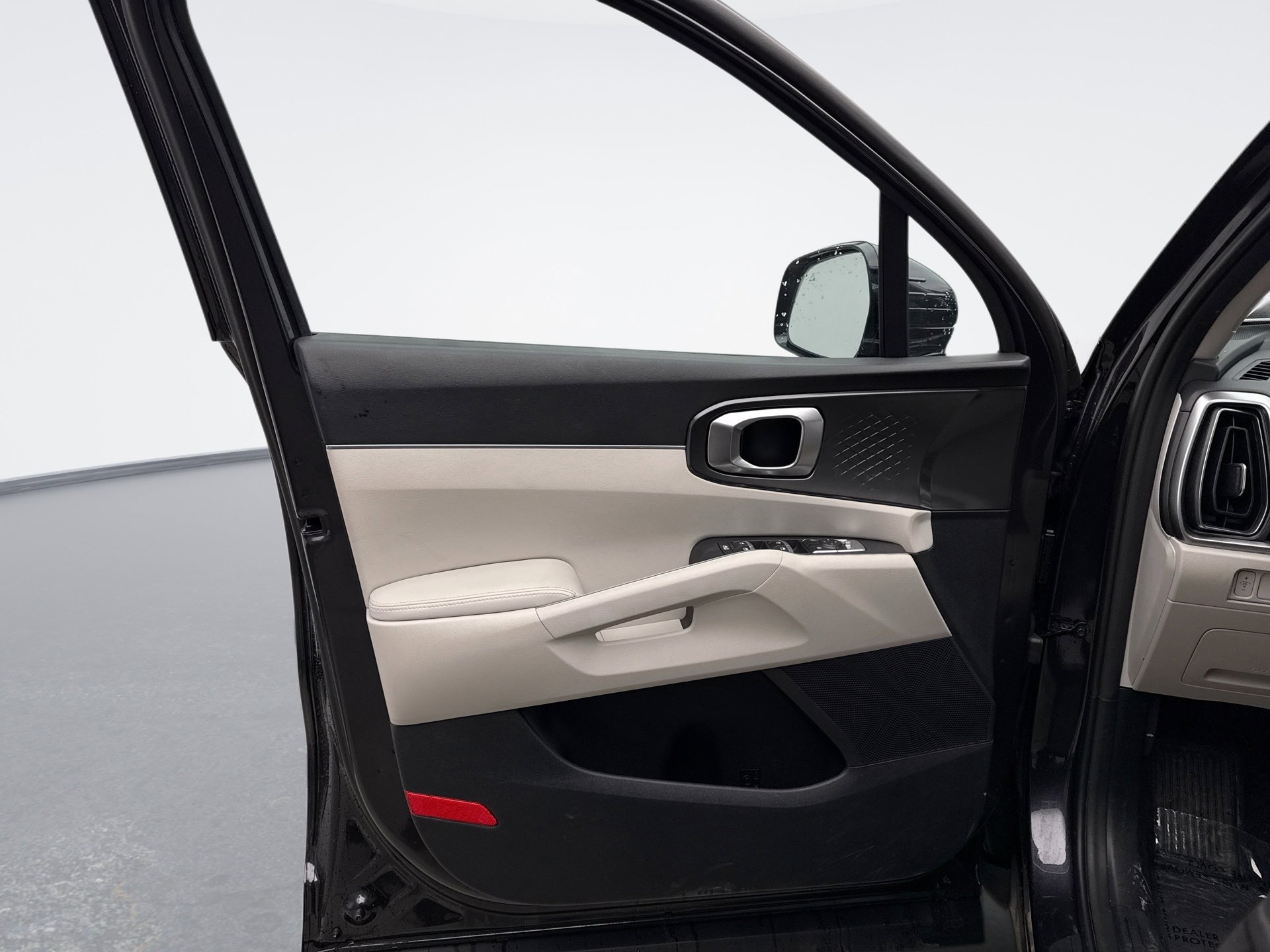 Used 2025 Kia Sorento S w/ Panoramic Sunroof Package image 9