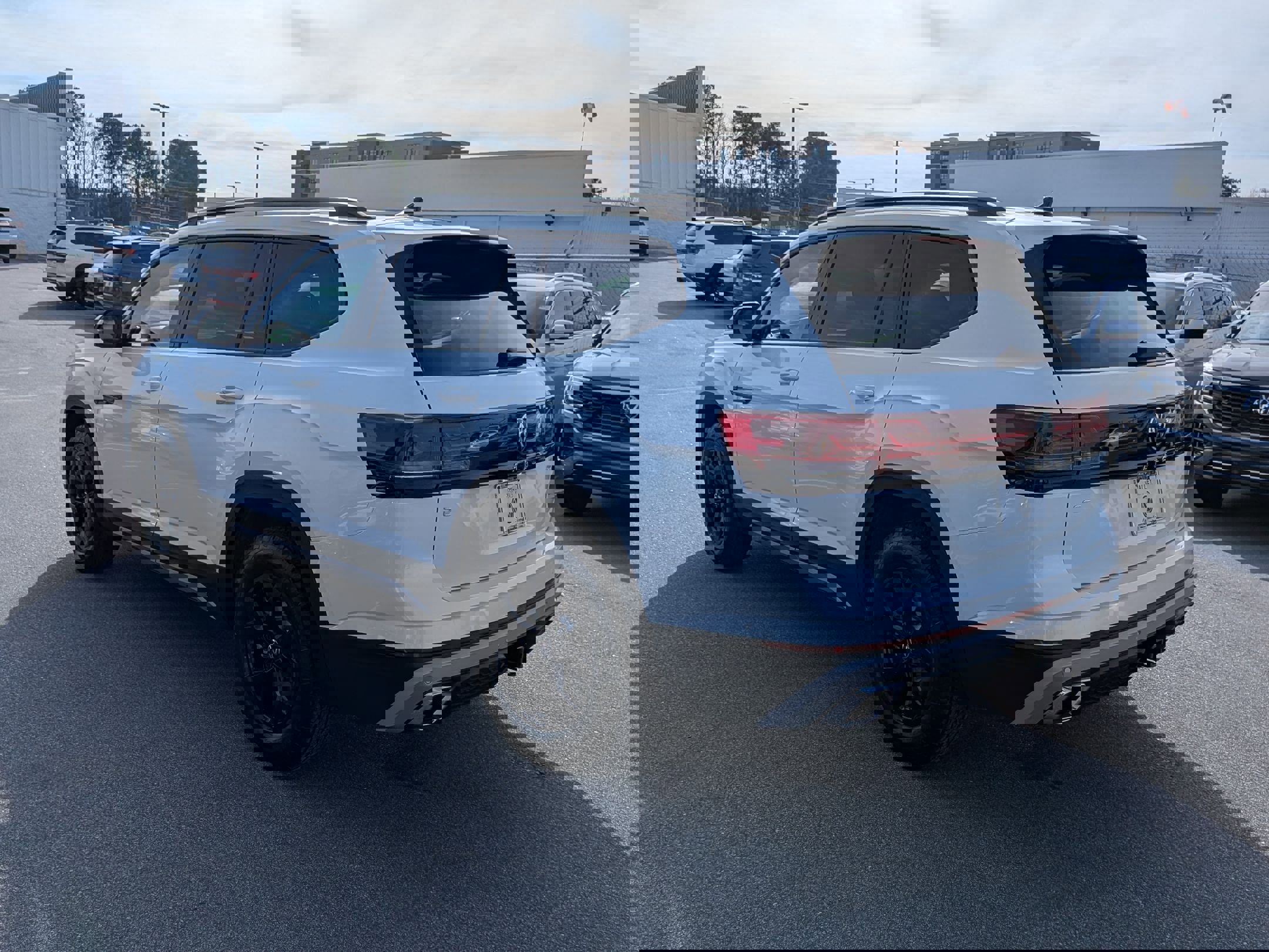 New 2026 Volkswagen Atlas Peak Edition image 5