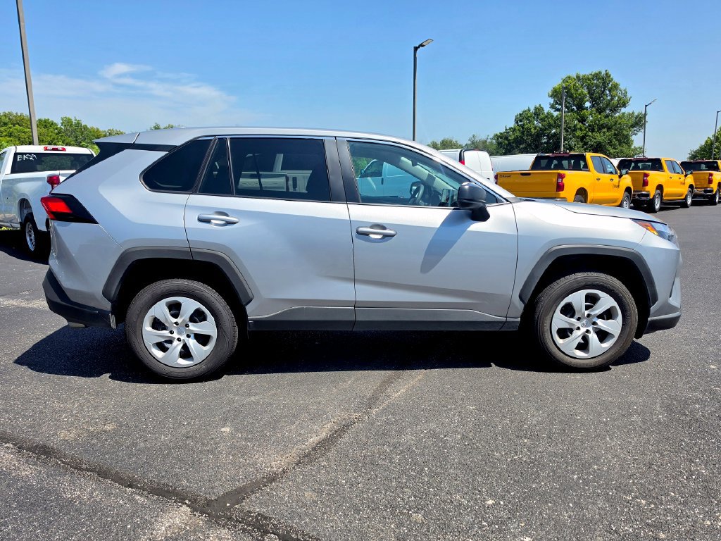 Used 2025 Toyota RAV4 LE AWD/4WD image 8