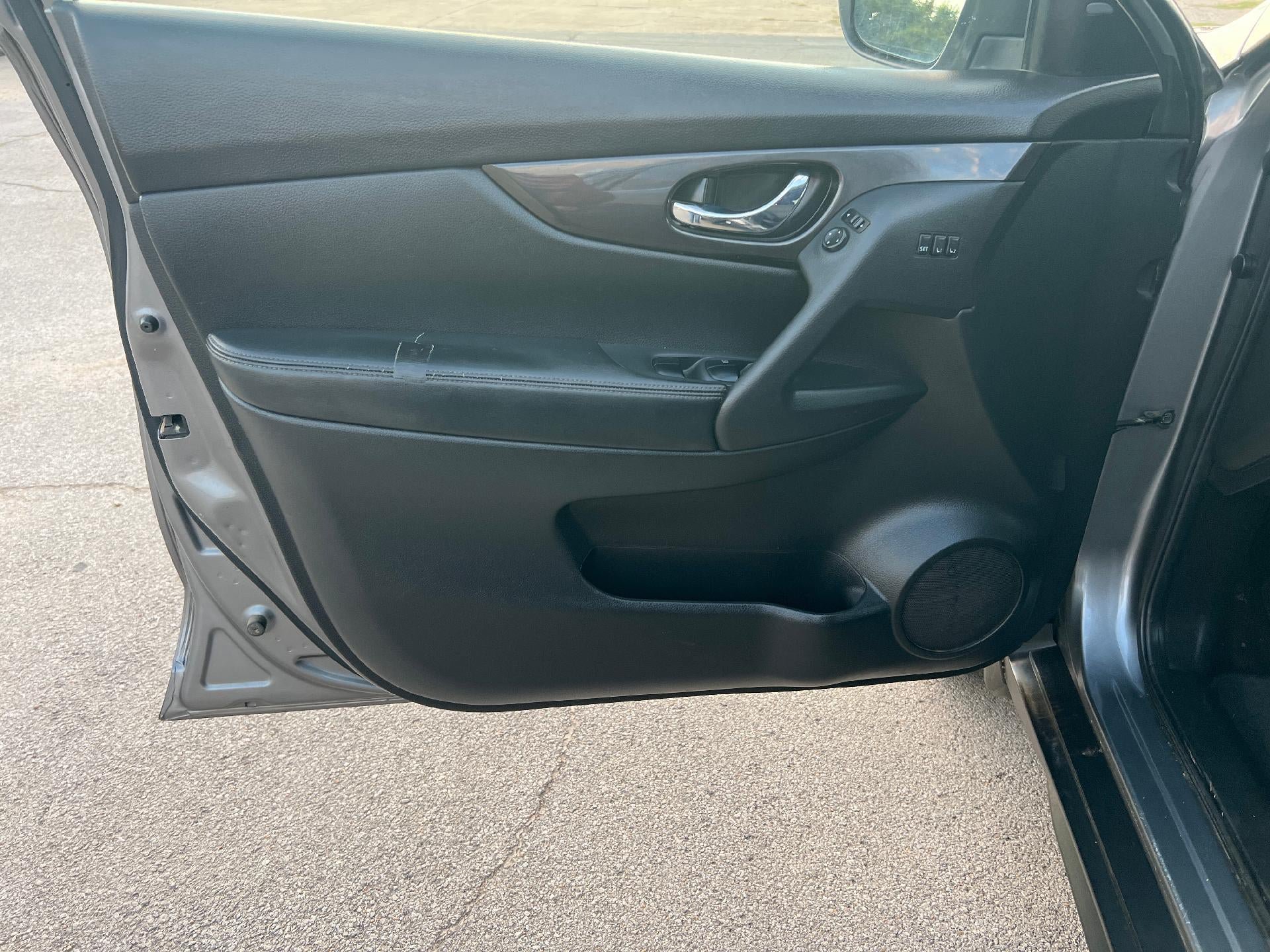 Used 2018 Nissan Rogue SV w/ Premium Package AWD/4WD image 11
