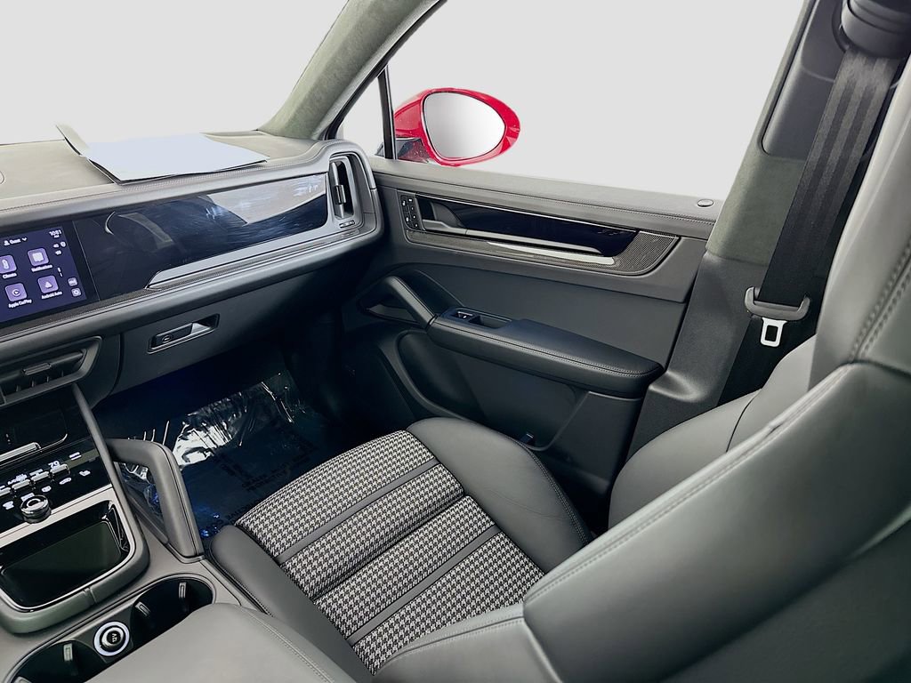 New 2025 Porsche Cayenne GTS image 25