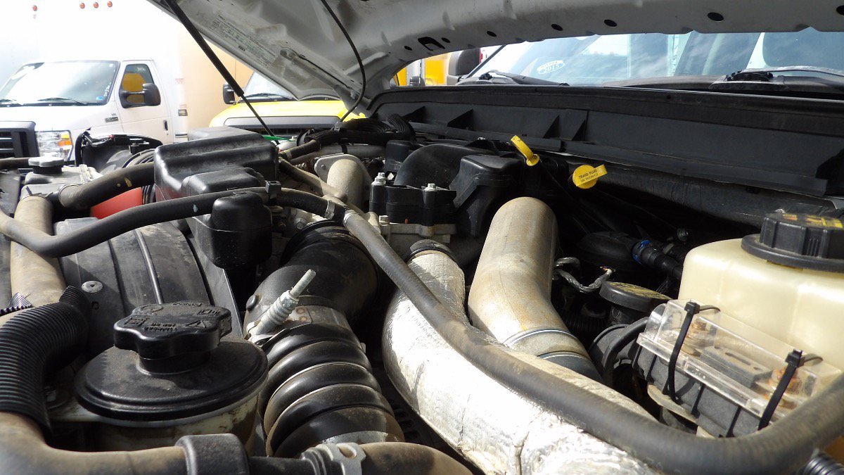 Used 2014 Ford F550 2WD Regular Cab Super Duty image 33