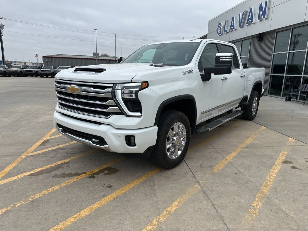 Used 2024 Chevrolet Silverado 2500 High Country w/ Technology Package AWD/4WD image 3
