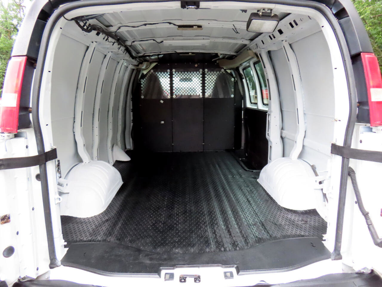 Used 2016 Chevrolet Express 2500 image 14