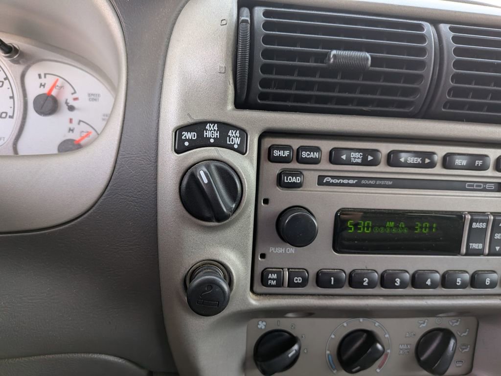 Used 2001 Ford Explorer Sport Trac 4x4 image 26