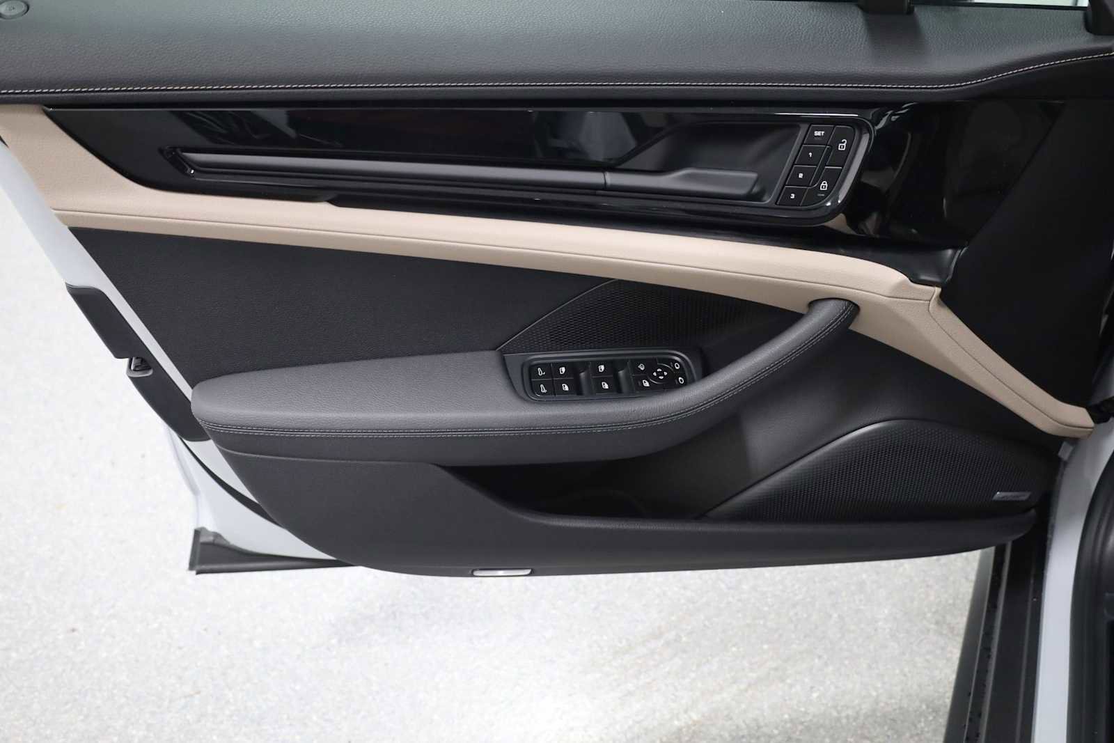 New 2025 Porsche Panamera 4 image 16