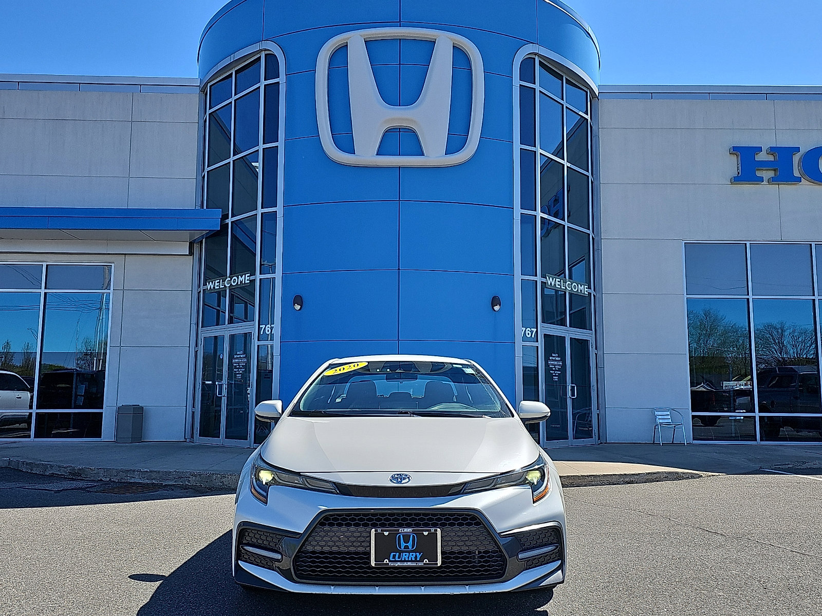 Used 2020 Toyota Corolla SE FWD image 2