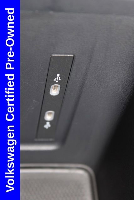 Used 2025 Volkswagen Tiguan SE image 40