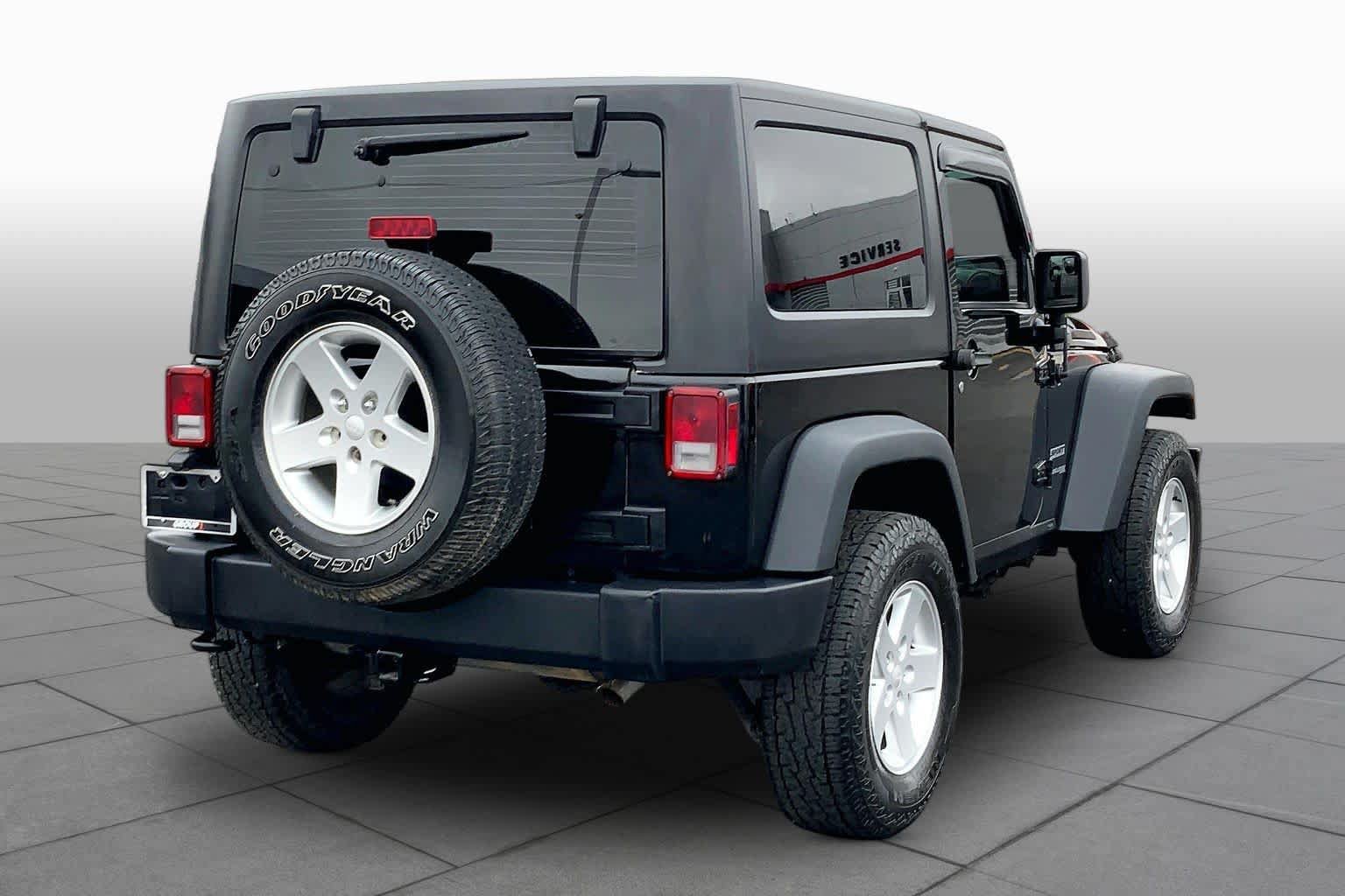Used 2018 Jeep Wrangler Sport AWD/4WD image 13