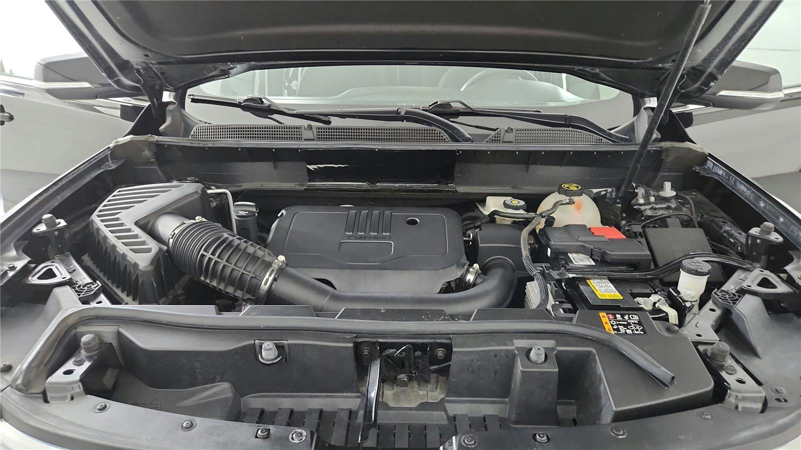 Used 2023 GMC Acadia SLE w/ Driver Convenience Package image 39