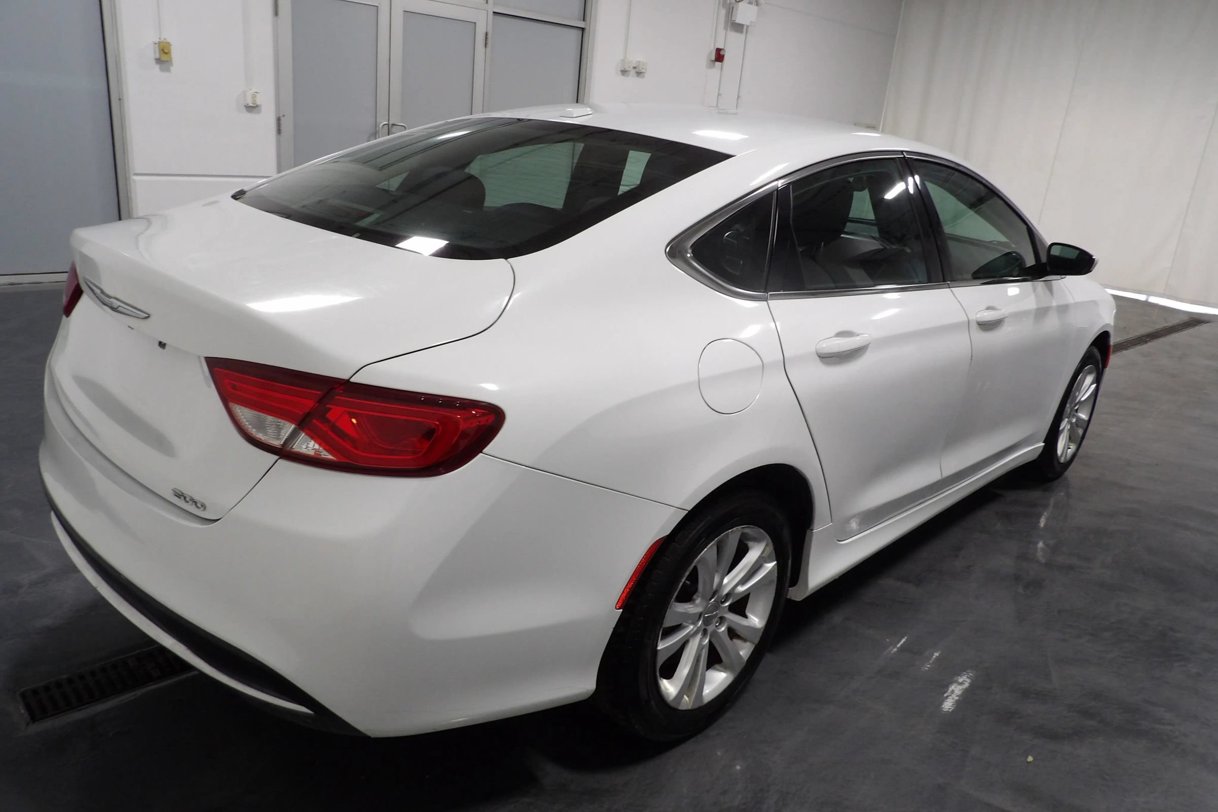 Used 2016 Chrysler 200 Limited w/ Convenience Group FWD image 4