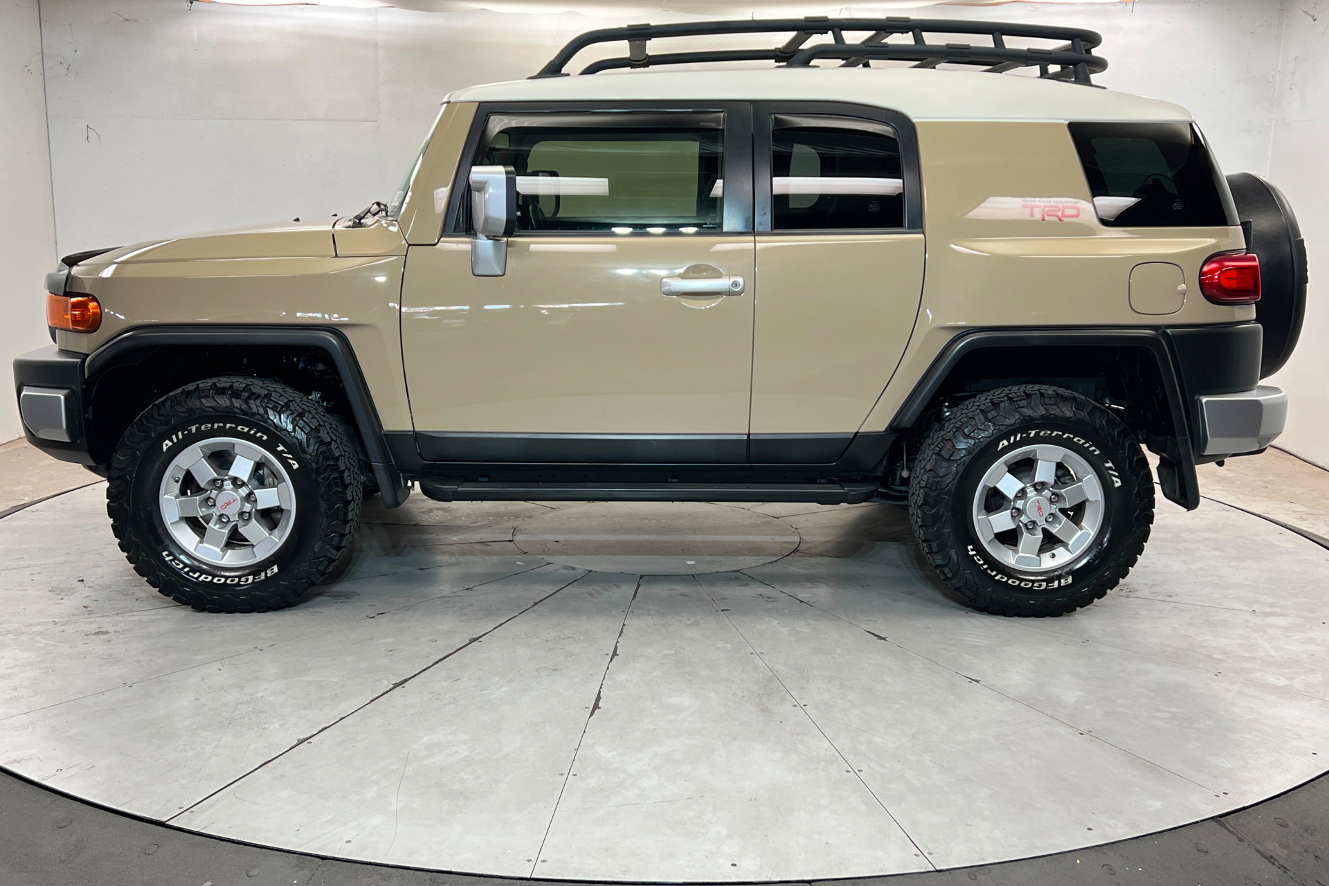 Used 2012 Toyota FJ Cruiser 4WD w/ TRD Sport Pkg image 2