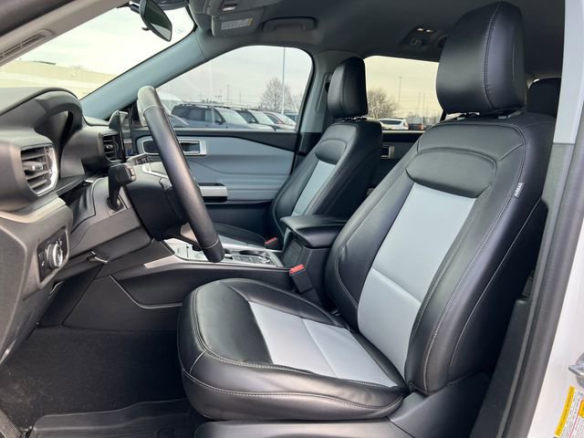 Certified 2023 Ford Explorer XLT w/ Equipment Group 202A image 4