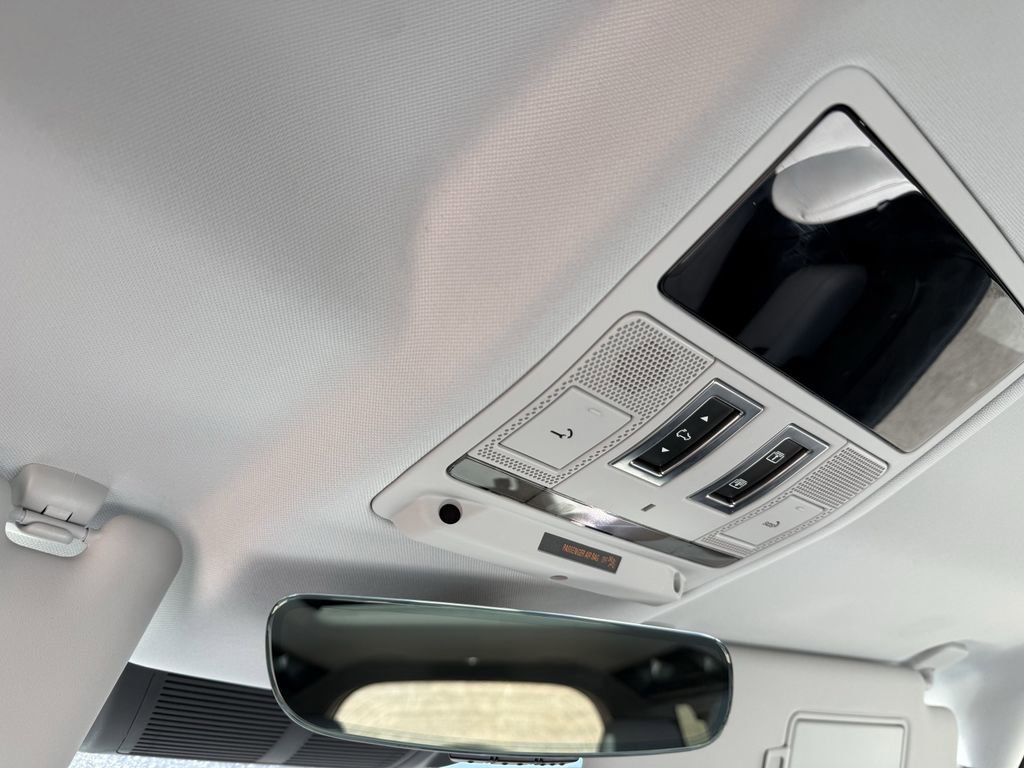 Used 2025 Land Rover Defender 110 X-Dynamic SE image 26