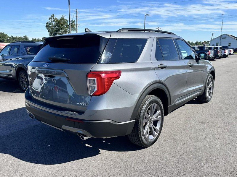 Used 2024 Ford Explorer XLT w/ Equipment Group 202A AWD/4WD image 3