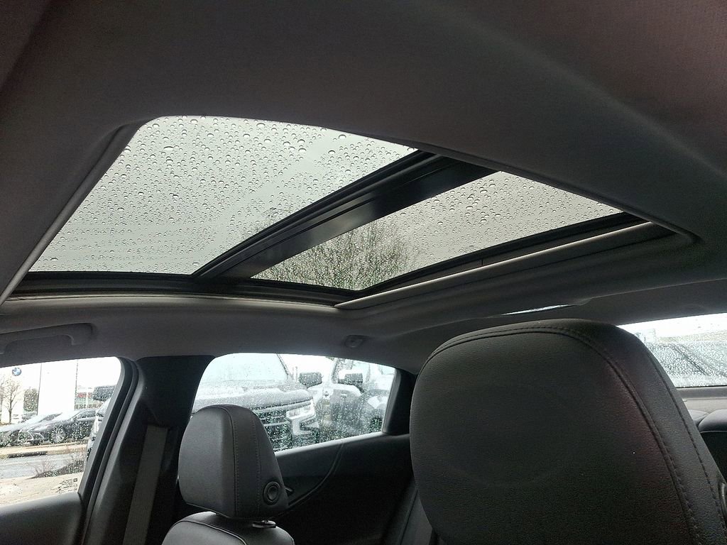 Used 2022 Chevrolet Malibu Premier image 16