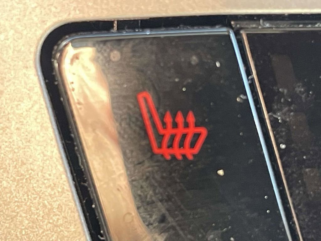 Used 2022 Ford Explorer XLT w/ Equipment Group 202A image 19