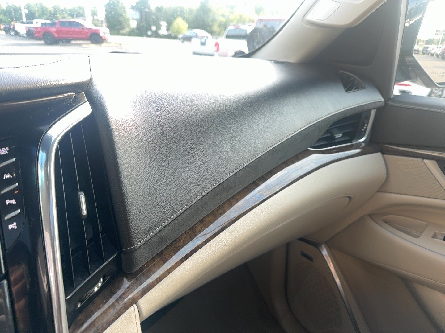 Used 2018 Cadillac Escalade ESV Luxury AWD/4WD image 35