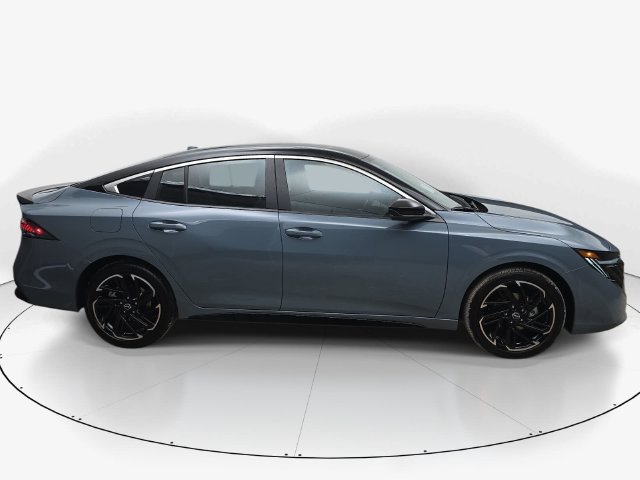 New 2027 Nissan Sentra SR w/ Floor Mat Package FWD image 5