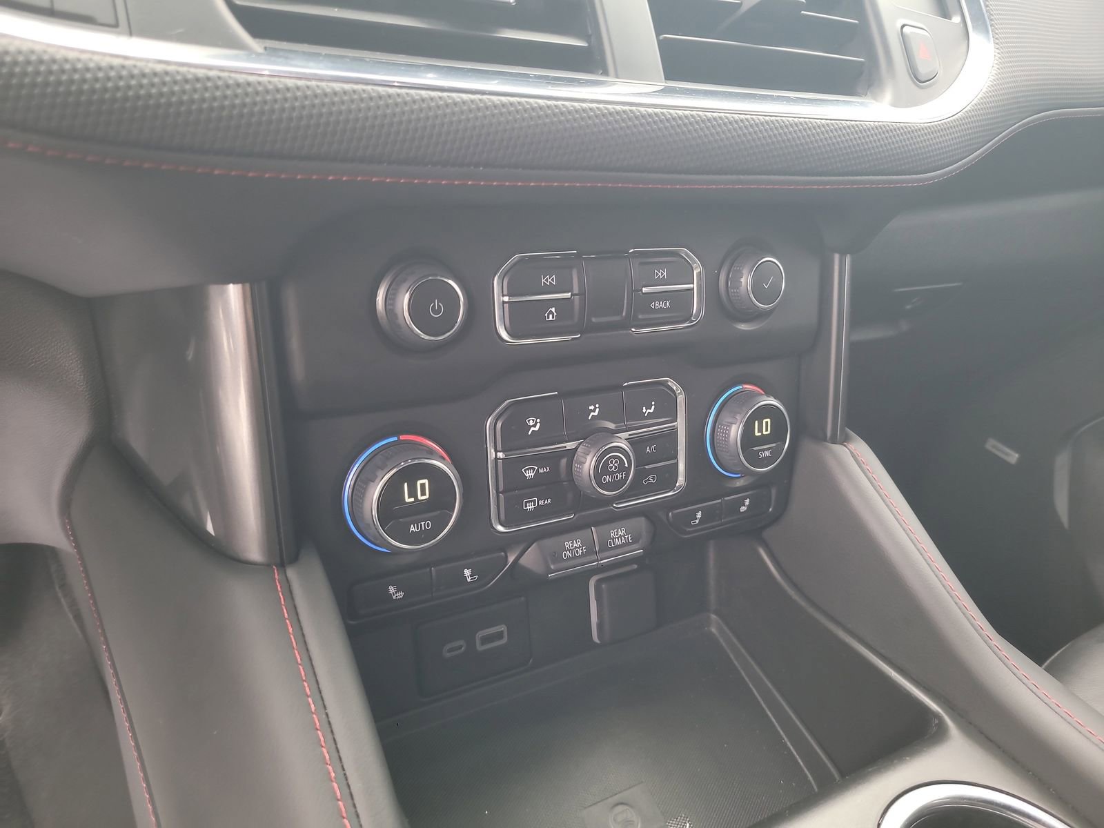 Used 2024 Chevrolet Tahoe RST w/ Luxury Package AWD/4WD image 19