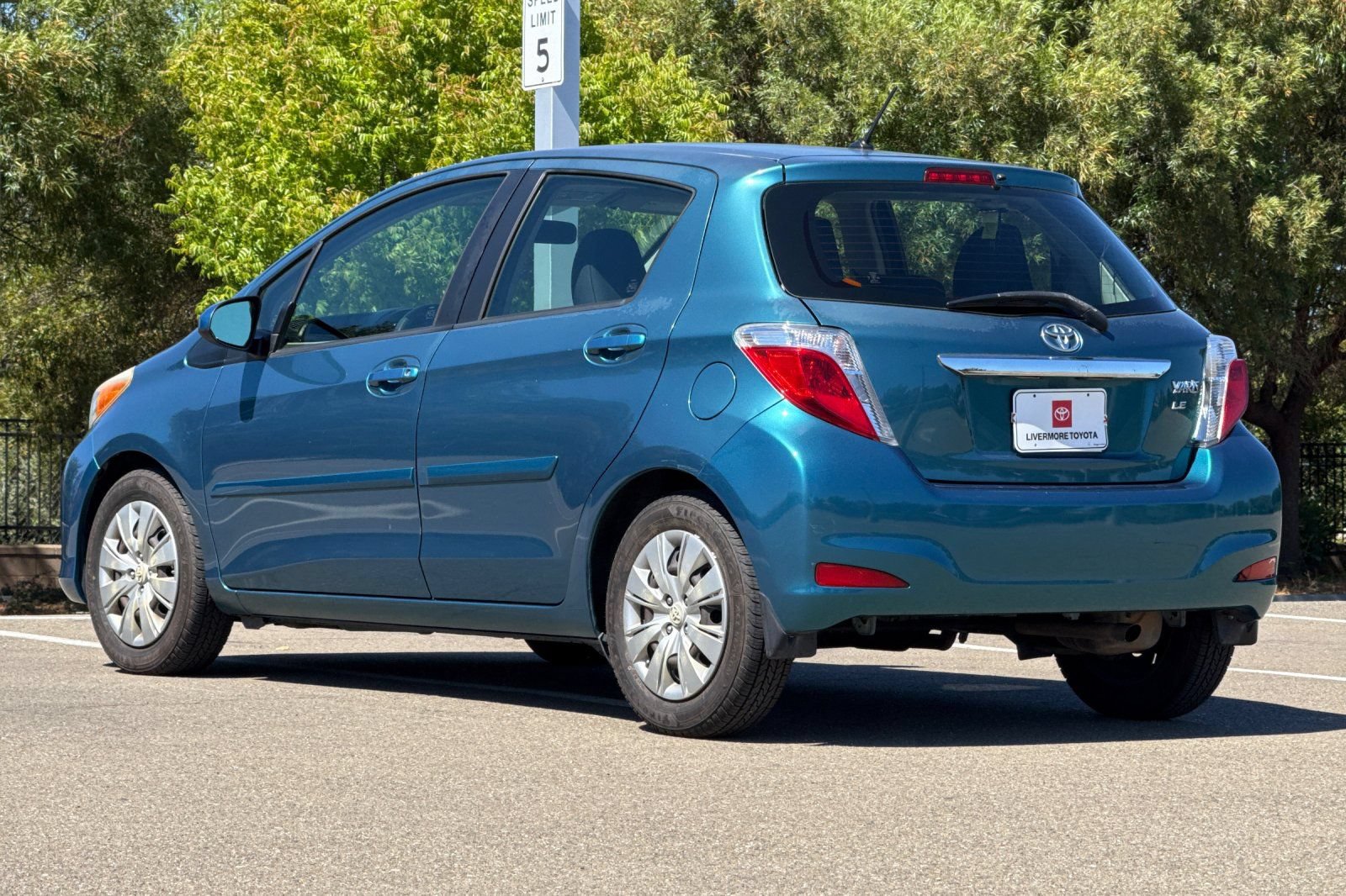 Used 2012 Toyota Yaris LE FWD image 6