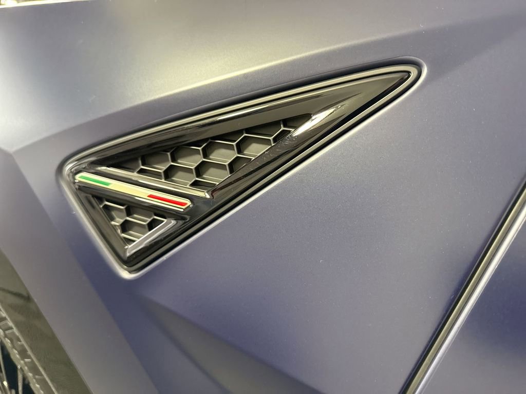 Used 2025 Lamborghini Urus SE image 10