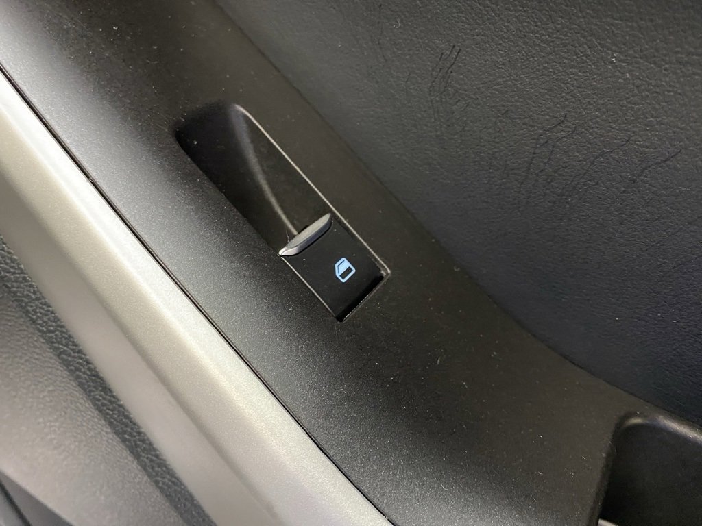 Used 2023 Ford Explorer Limited image 18