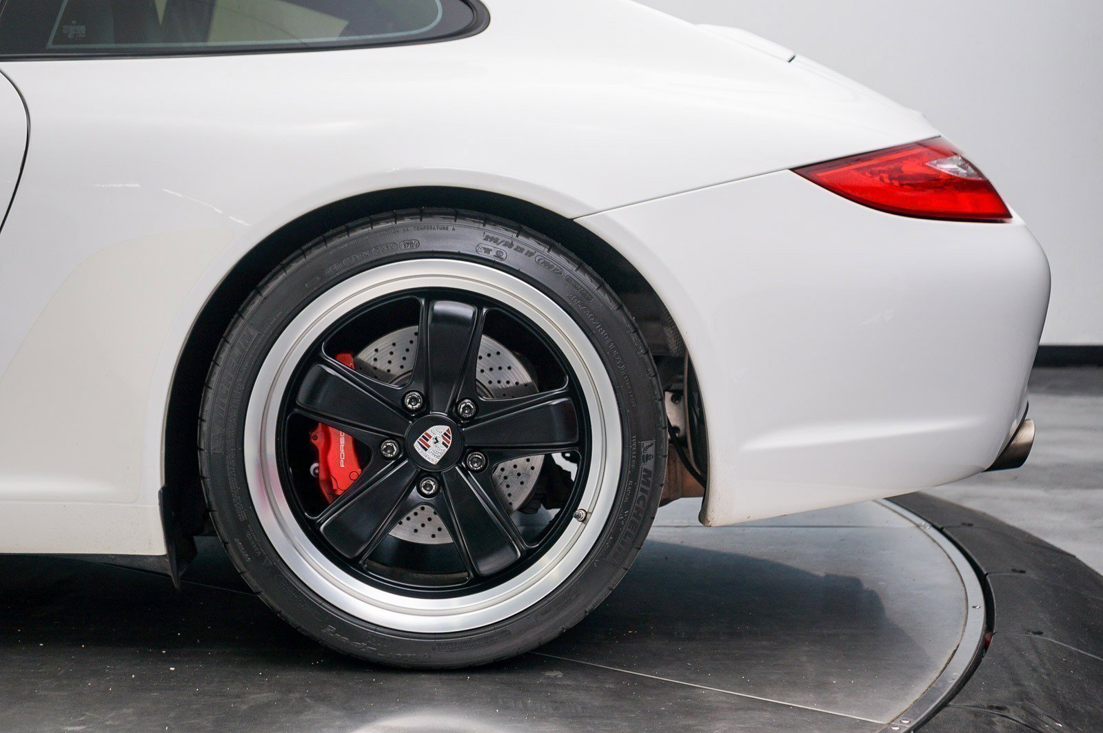 Used 2009 Porsche 911 Carrera S image 16