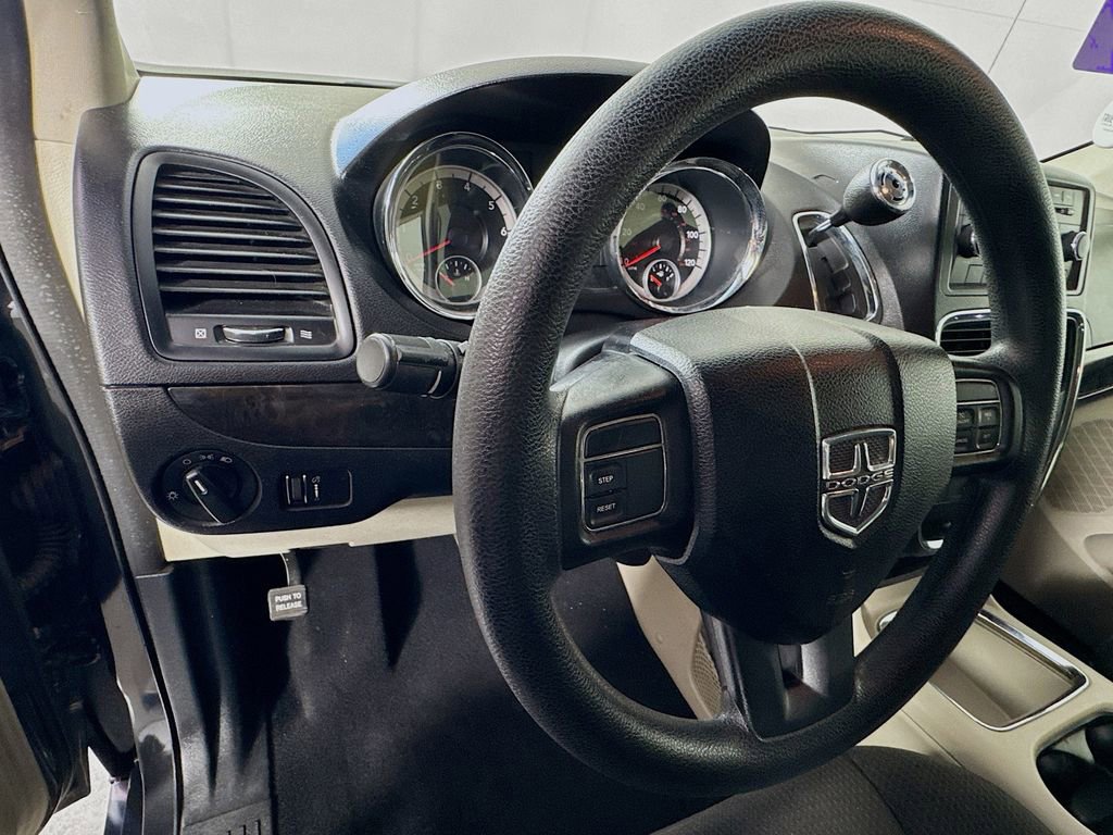 Used 2012 Dodge Grand Caravan SXT image 11