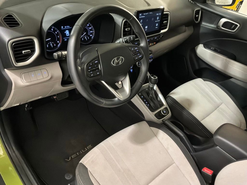 Used 2021 Hyundai Venue SEL image 17