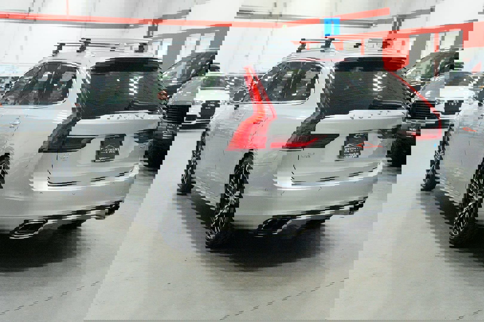 Used 2019 Volvo V90 T5 R-Design w/ Protection Package Premier image 4