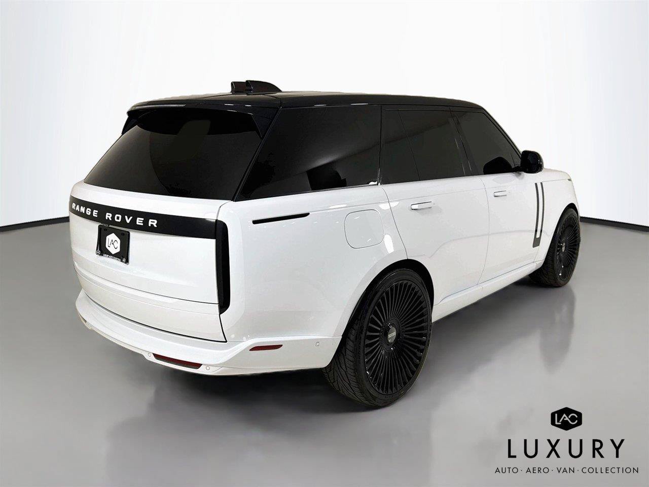 Used 2025 Land Rover Range Rover SE AWD/4WD image 6