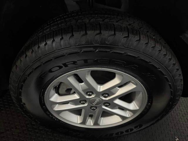 Certified 2023 Jeep Grand Cherokee Laredo w/ Luxury Tech Group I AWD/4WD image 12