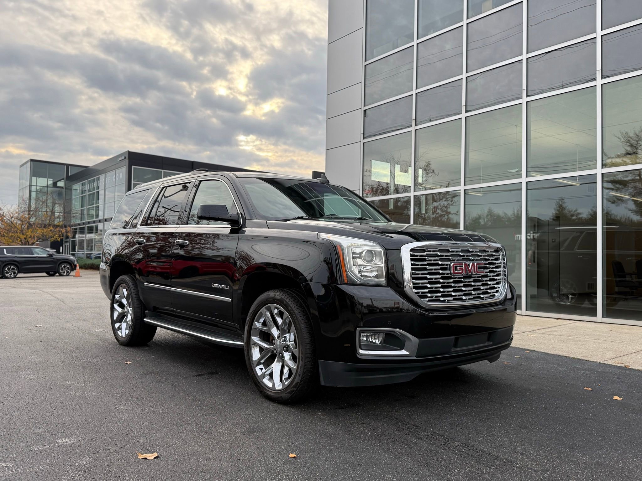Used 2018 GMC Yukon Denali image 1