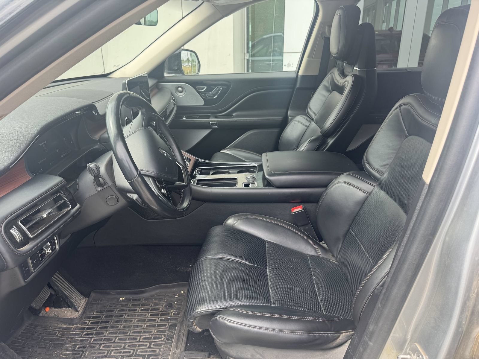 Used 2023 Lincoln Aviator Reserve w/ Equipment Group 201A AWD/4WD image 5