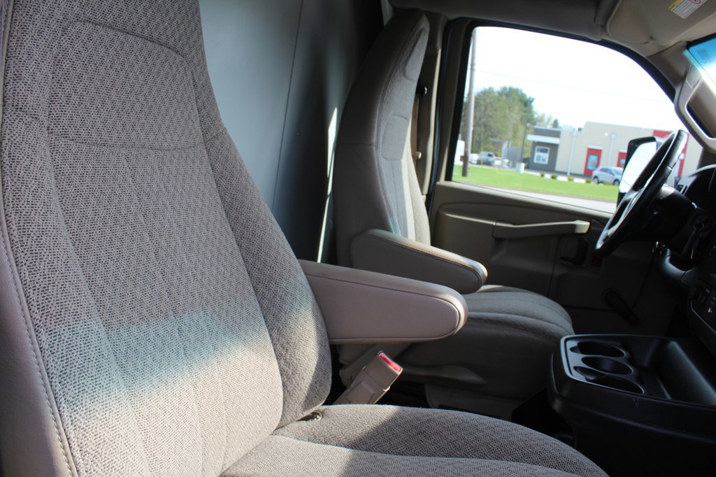 Used 2016 Chevrolet Express 4500 Extended image 25