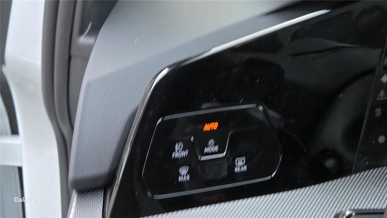 New 2026 Volkswagen GTI SE FWD image 16