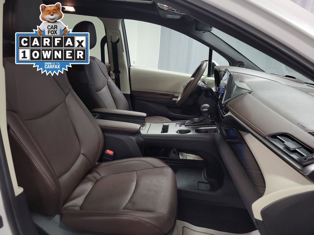 Used 2024 Toyota Sienna Platinum image 30