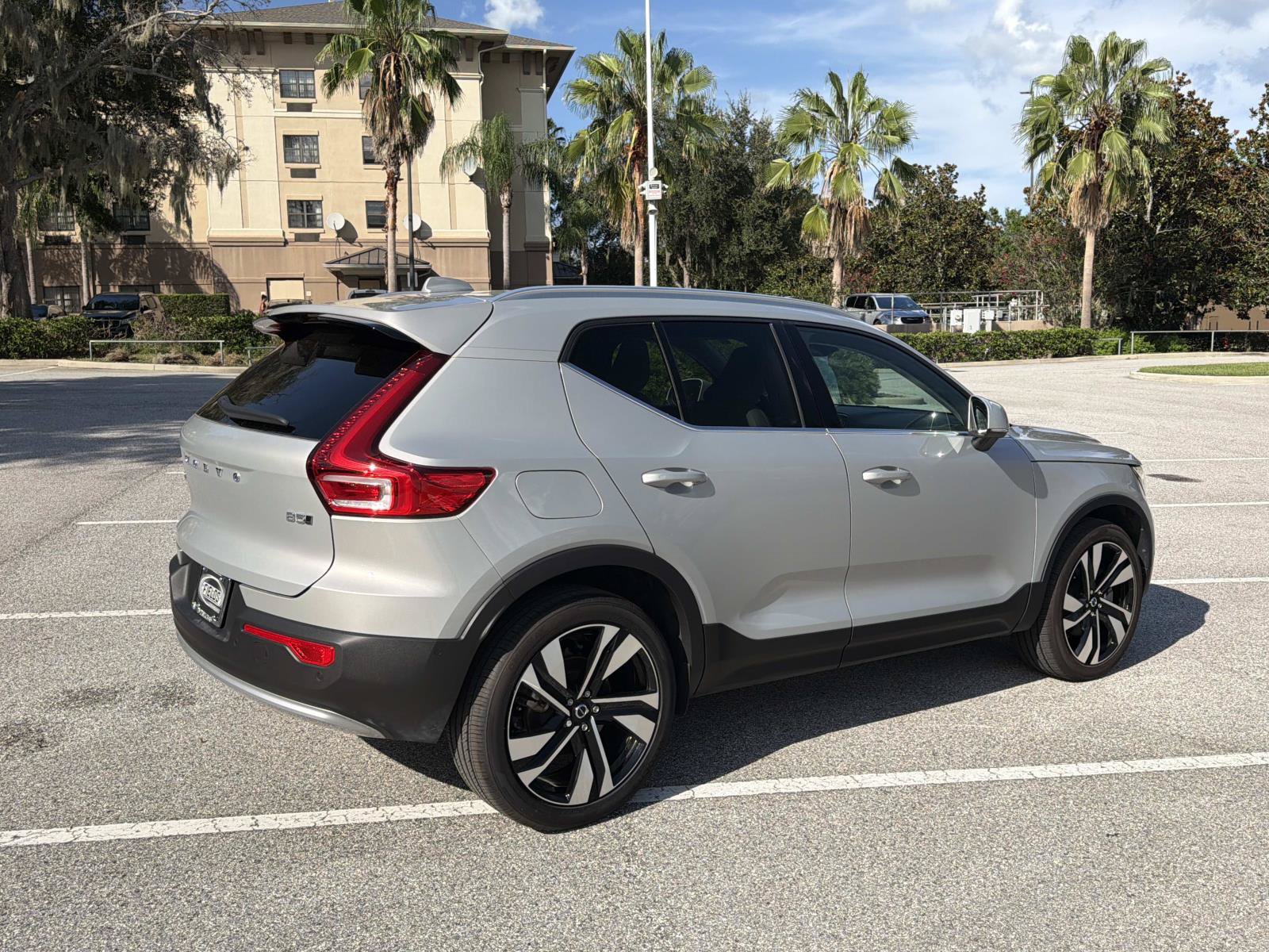 Used 2023 Volvo XC40 B5 Ultimate w/ Protection Package Premier AWD/4WD image 4