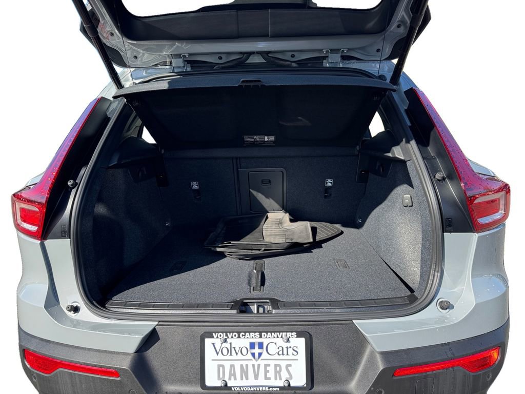 Certified 2024 Volvo XC40 B5 Plus w/ Protection Package Premier AWD/4WD image 5