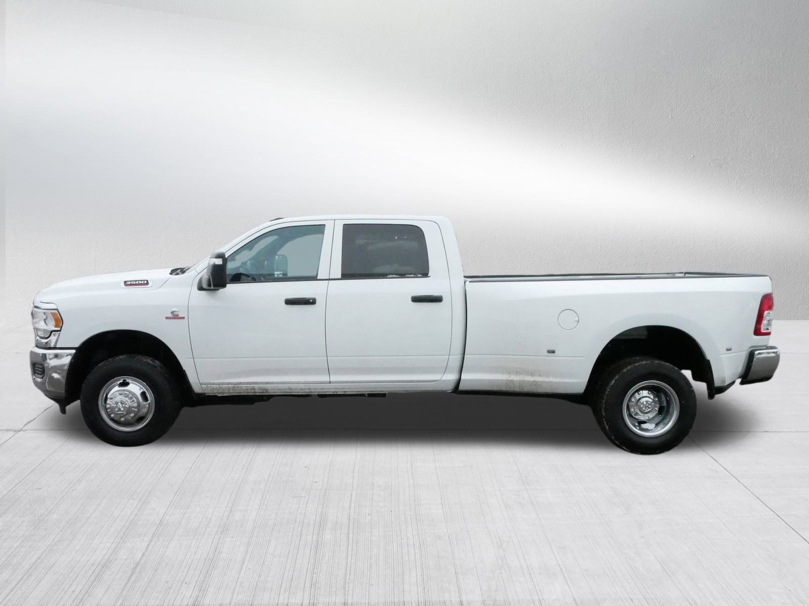 Used 2024 RAM 3500 Tradesman w/ Chrome Appearance Group image 4