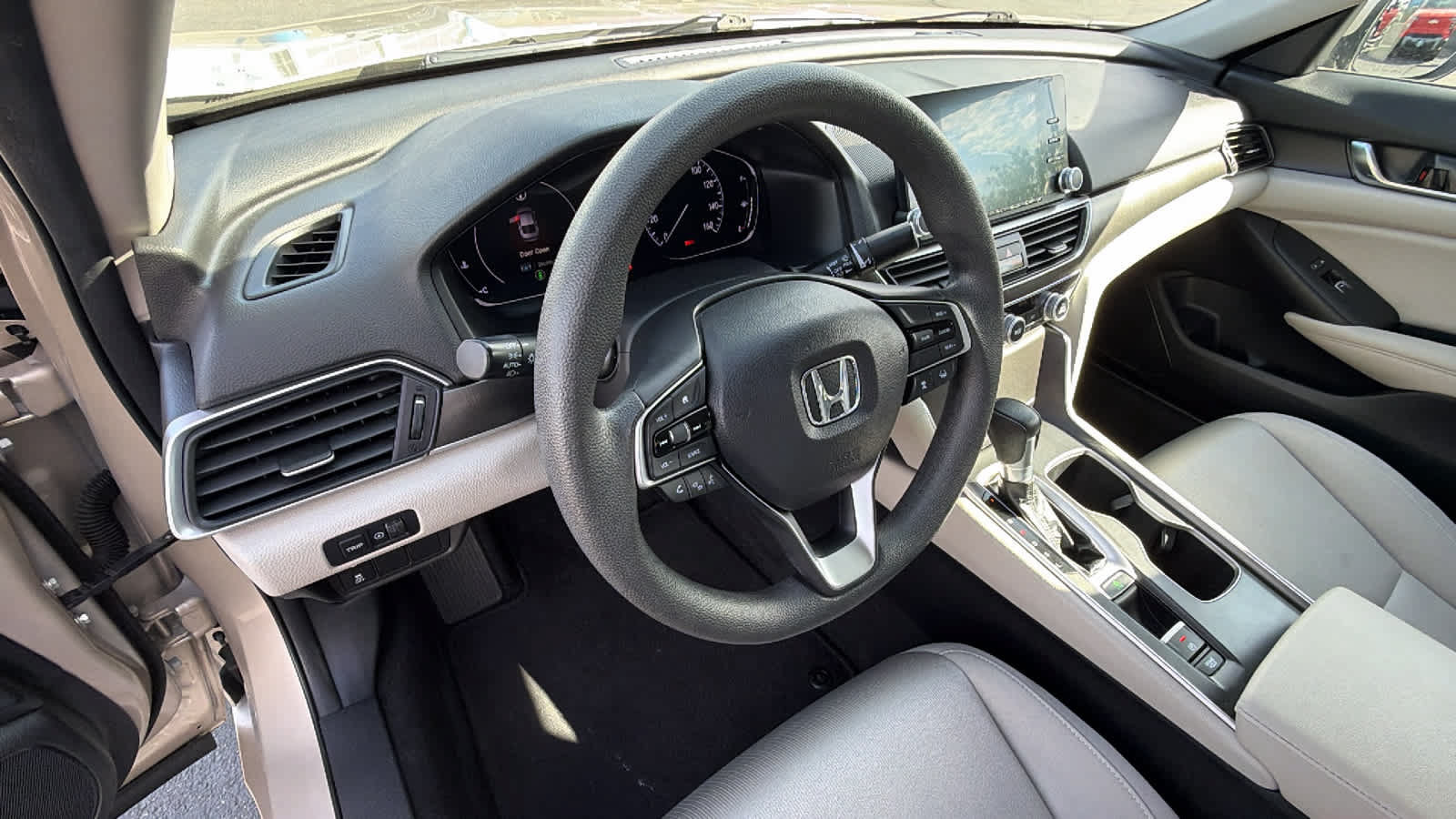 Used 2019 Honda Accord LX image 10