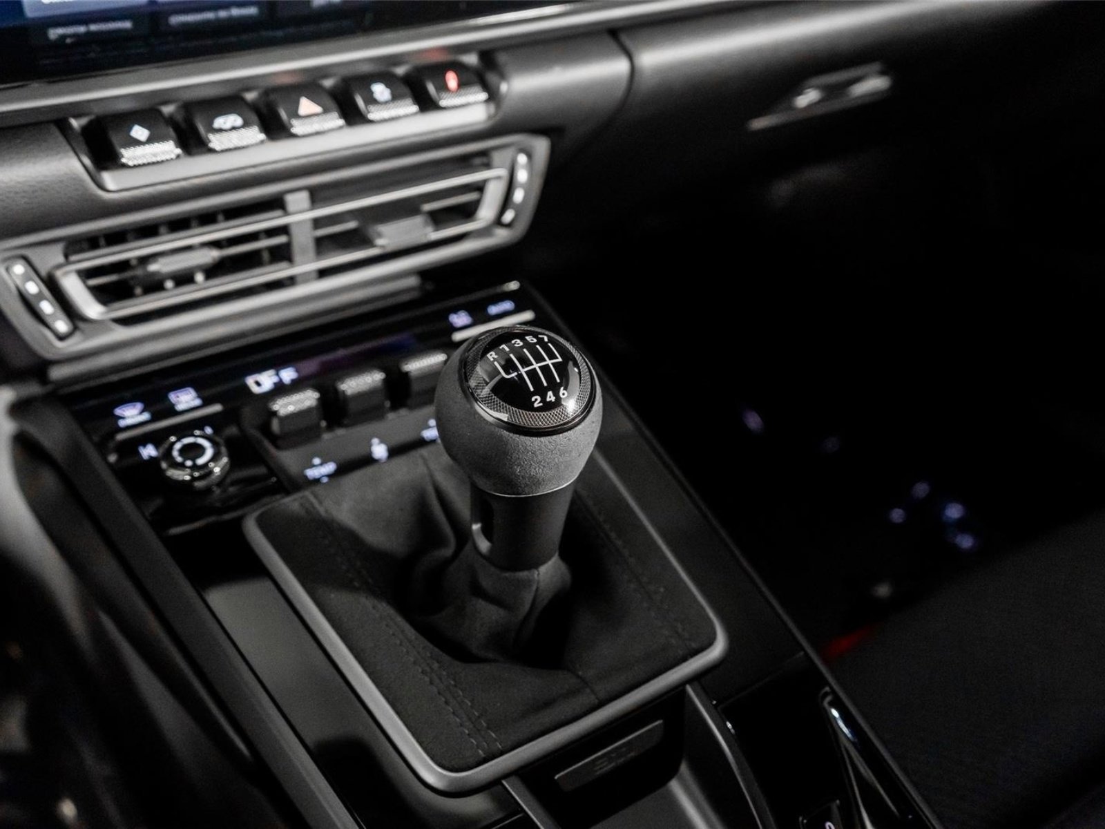 Used 2023 Porsche 911 Carrera T image 33