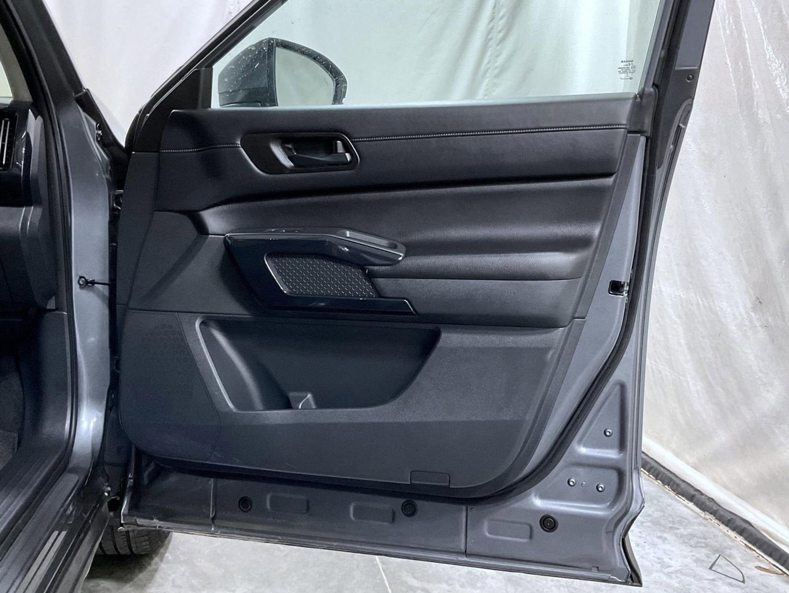 Used 2024 Nissan Pathfinder SV w/ Black Appearance Package AWD/4WD image 17