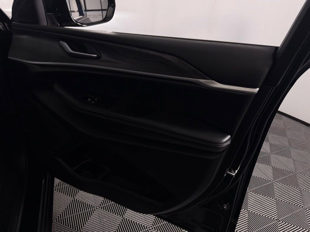 Used 2023 Jeep Grand Cherokee L Limited w/ Black Appearance Package RWD image 29