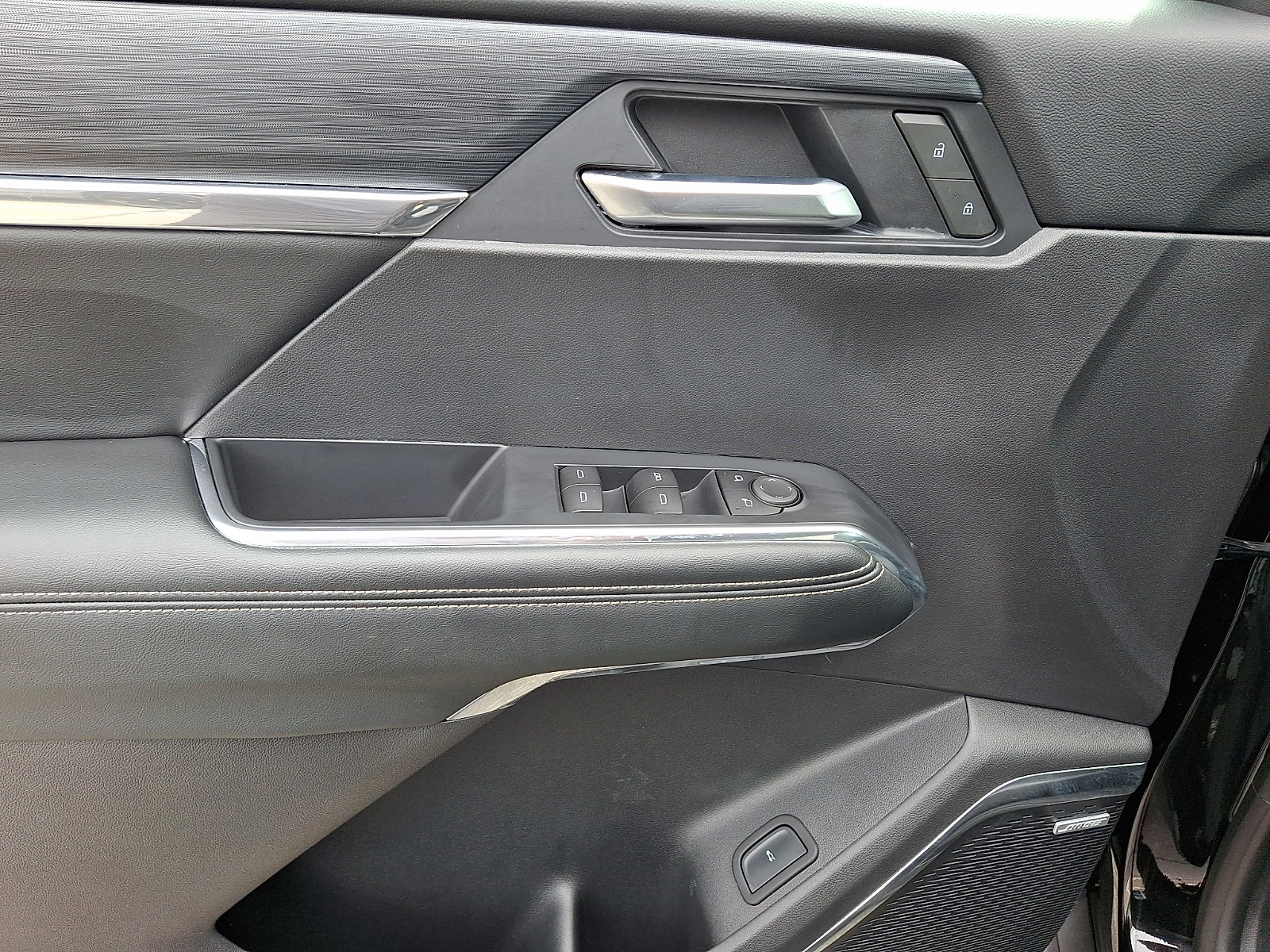 Used 2025 GMC Acadia Elevation AWD/4WD image 16